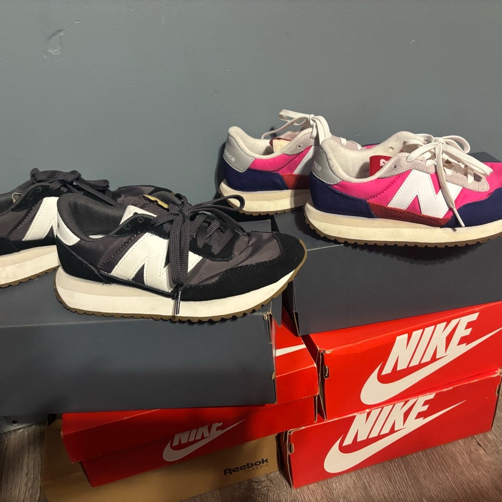 New Balance Sneakers in Black and Pink